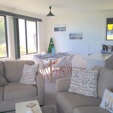 Kingfisher Cottage Beachfront At The Binalong Bay Exterior foto