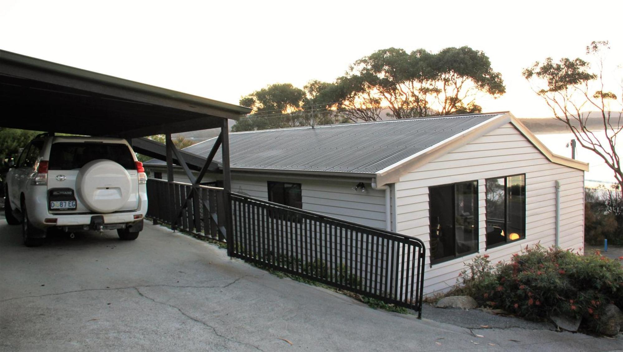 Kingfisher Cottage Beachfront At The Binalong Bay Exterior foto