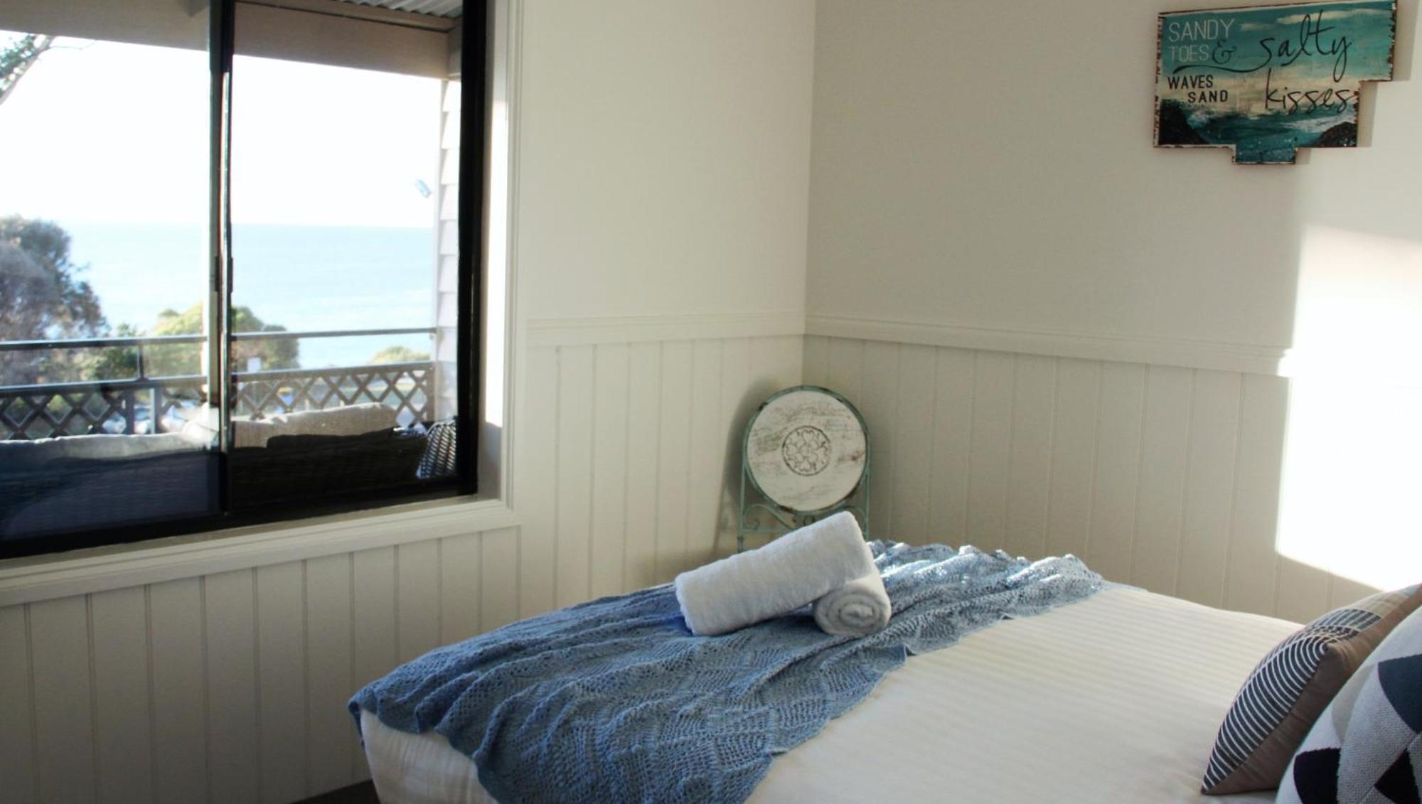 Kingfisher Cottage Beachfront At The Binalong Bay Exterior foto