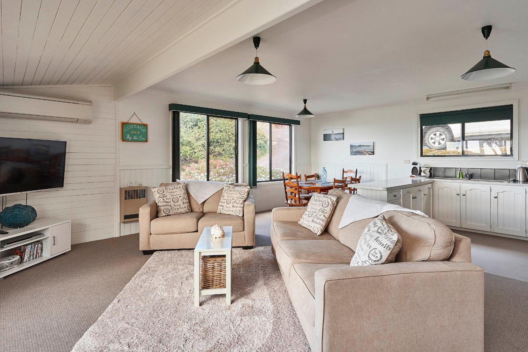 Kingfisher Cottage Beachfront At The Binalong Bay Exterior foto