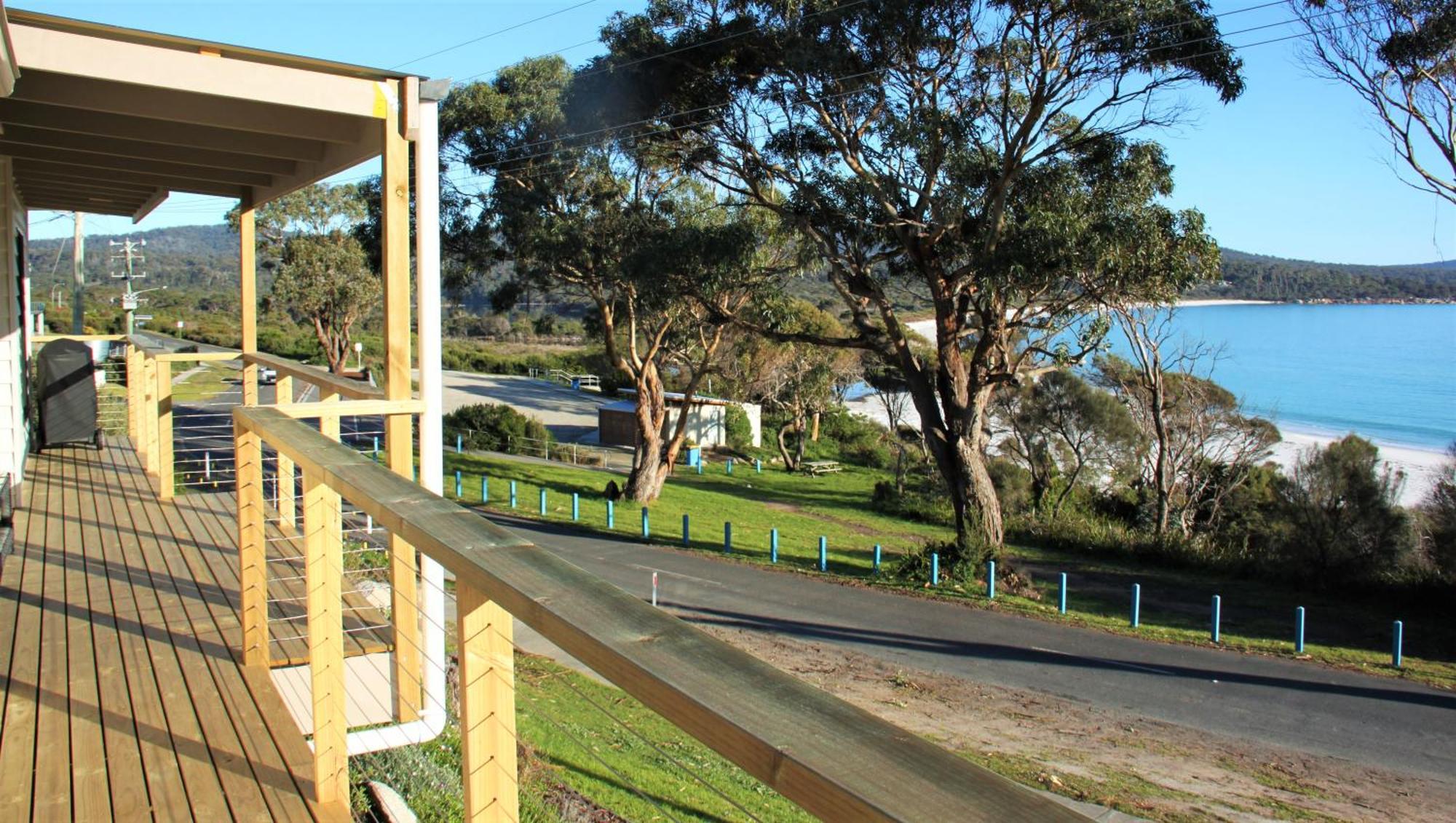Kingfisher Cottage Beachfront At The Binalong Bay Exterior foto