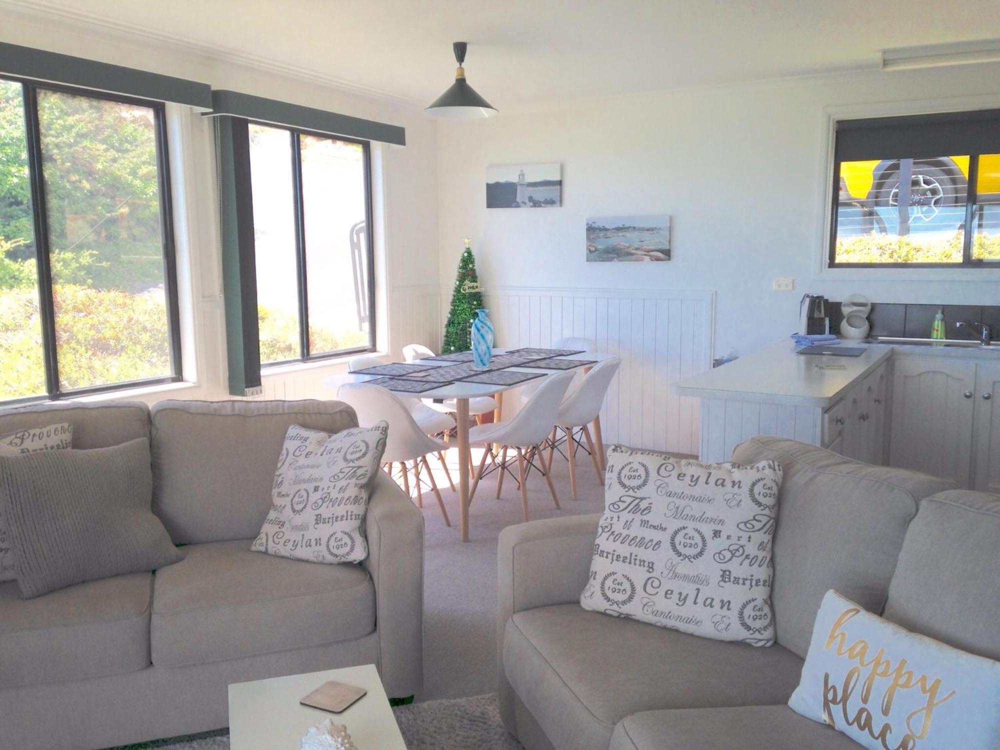 Kingfisher Cottage Beachfront At The Binalong Bay Exterior foto